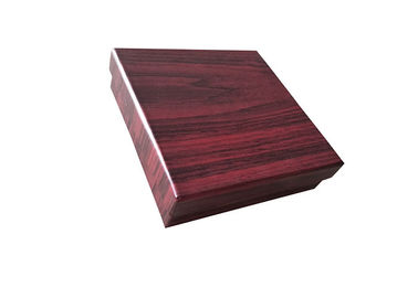 الصين لون الخشب الأحمر العميق غطاء وقاعدة صناديق مع السطح المخملي الداخلية 1200gsm كرتون مصنع